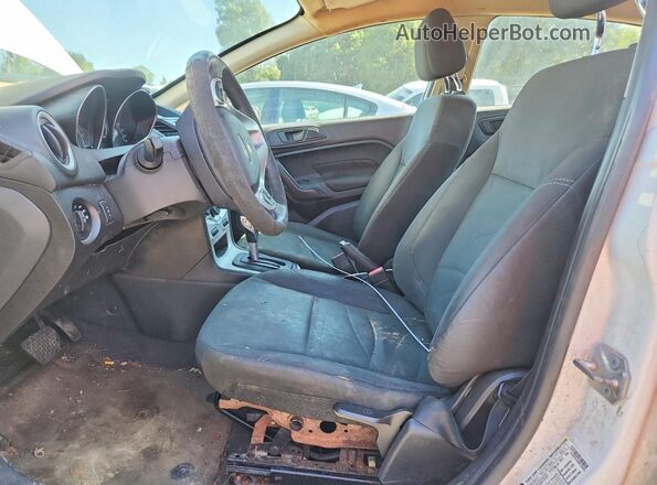 3FADP4BJ8HM104843 2017 FORD FIESTA Белый Вид салона спереди