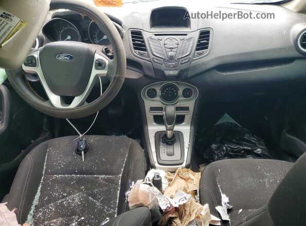 3FADP4BJ8JM143650 2018 FORD FIESTA Белый Вид панели приборов