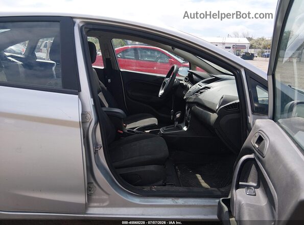 3FADP4BJ8KM166220 2019 FORD FIESTA Silver Widok wnętrza z przodu
