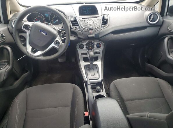 3FADP4BJ9HM118542 2017 FORD FIESTA Серебряный Вид панели приборов