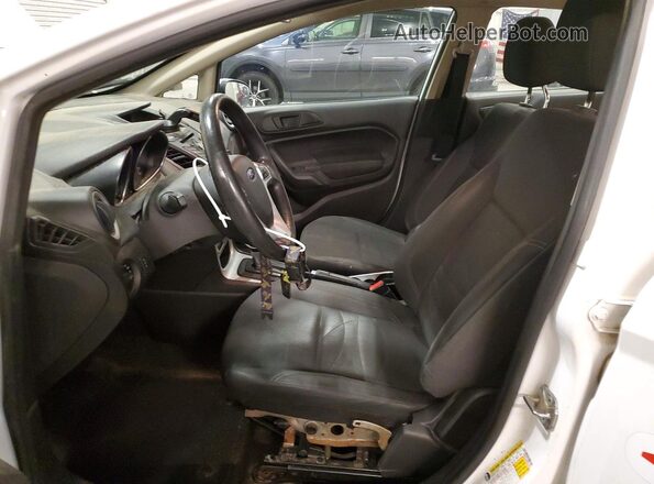 3FADP4BJ9HM150407 2017 FORD FIESTA White Widok wnętrza z przodu