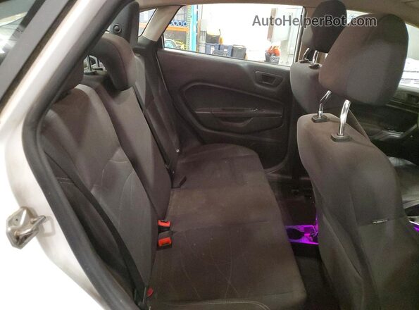 3FADP4BJ9HM150407 2017 FORD FIESTA White Widok tylnych siedzeń