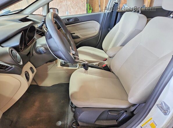 3FADP4BJXJM104977 2018 FORD FIESTA White Front interior view