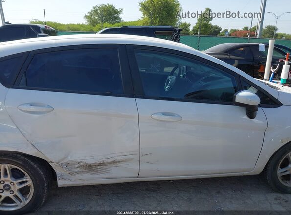 3FADP4EJ0KM158012 2019 FORD FIESTA White Widok wnętrza z tyłu