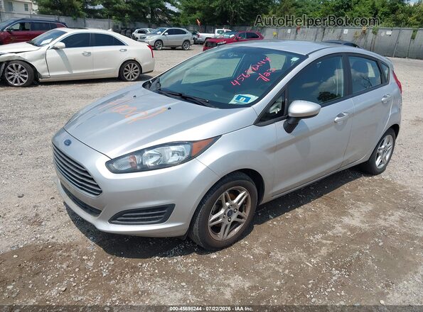 3FADP4EJ1JM127530 2018 FORD FIESTA Серебряный Передняя левая четверть