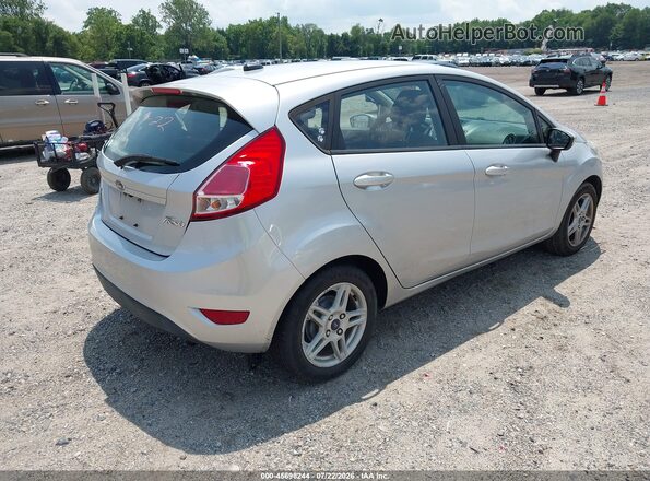 3FADP4EJ1JM127530 2018 FORD FIESTA Серебряный Задняя правая четверть