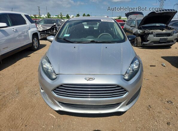 3FADP4EJ2JM122112 2018 FORD FIESTA Silver Widok z przodu