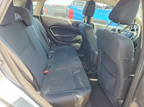 3FADP4EJ2JM122112 2018 FORD FIESTA Silver Widok tylnych siedzeń