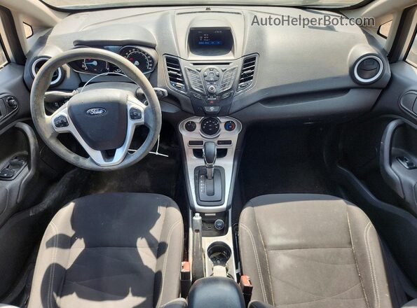 3FADP4EJ2JM122112 2018 FORD FIESTA Silver Widok deski rozdzielczej