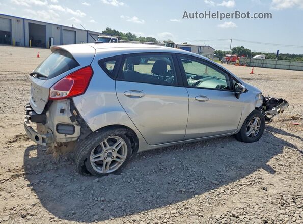 3FADP4EJ2KM126369 2019 FORD FIESTA Серебряный Задняя правая четверть