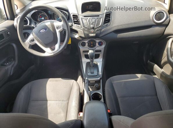 3FADP4EJ2KM126369 2019 FORD FIESTA Серебряный Вид панели приборов