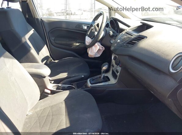3FADP4EJ3GM207226 2016 FORD FIESTA Серебряный Вид салона спереди