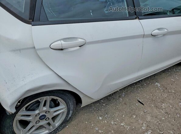 3FADP4EJ3JM103312 2018 FORD FIESTA White Widok wnętrza z tyłu