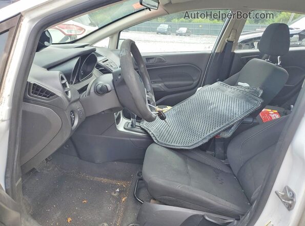 3FADP4EJ3JM103312 2018 FORD FIESTA White Widok wnętrza z przodu