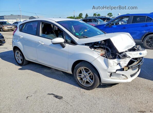 3FADP4EJ3JM122507 2018 FORD FIESTA White Przód prawy