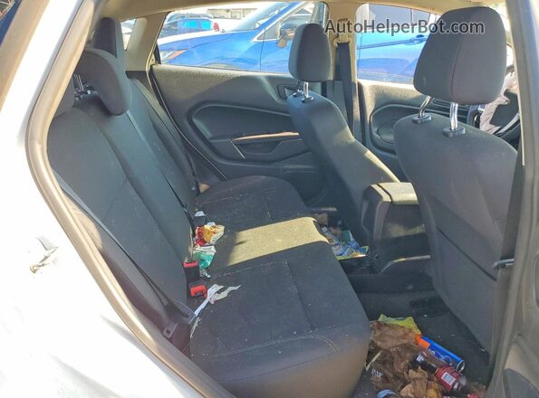 3FADP4EJ3JM122507 2018 FORD FIESTA White Widok tylnych siedzeń