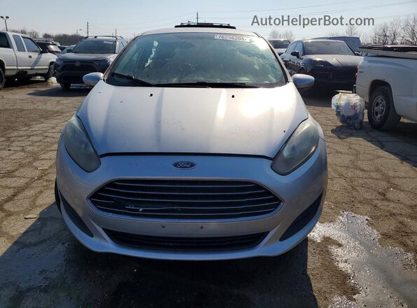 3FADP4EJ3JM127500 2018 FORD FIESTA Silver Widok z przodu