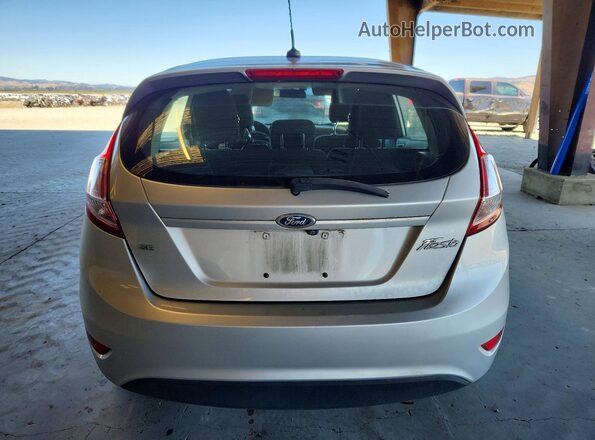 3FADP4EJ3JM141137 2018 FORD FIESTA Silver Widok z tyłu