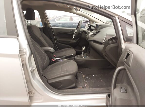 3FADP4EJ4JM128509 2018 FORD FIESTA Silver Вид салону спереду
