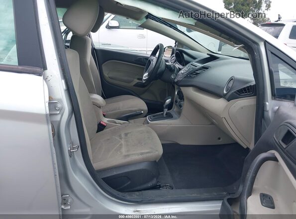 3FADP4EJ4KM121903 2019 FORD FIESTA Silver Вид салону спереду