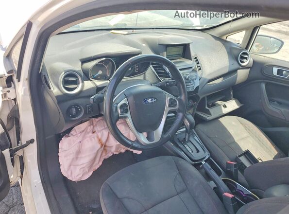 3FADP4EJ6GM170401 2016 FORD FESTIVA Белый Вид панели приборов