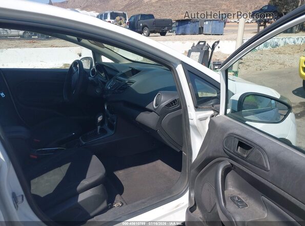 3FADP4EJ6JM123845 2018 FORD FIESTA White Front interior view