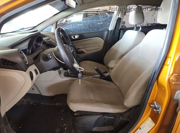 3FADP4EJ7GM139366 2016 FORD FIESTA Оранжевый Вид салона спереди