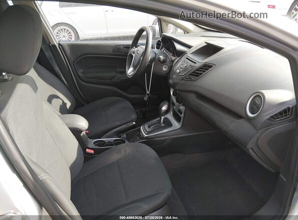 3FADP4EJ7KM121765 2019 FORD FIESTA Серебряный Вид салона спереди
