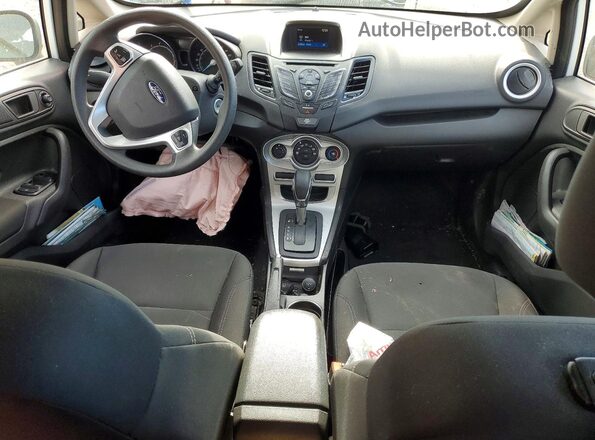 3FADP4EJ8KM146142 2019 FORD FIESTA White Widok deski rozdzielczej