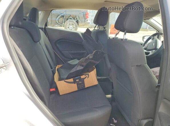 3FADP4EJ8KM146142 2019 FORD FIESTA White Widok wnętrza z tyłu