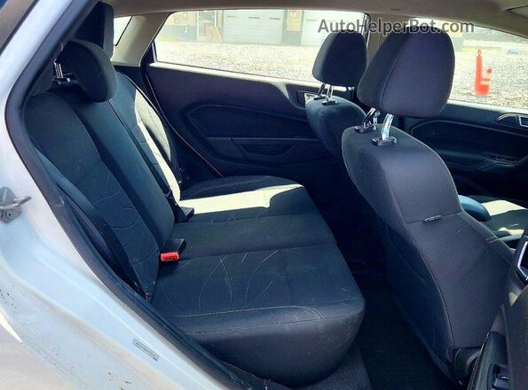 3FADP4EJXGM107334 2016 FORD FIESTA White Widok tylnych siedzeń
