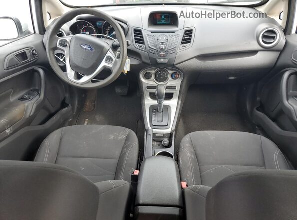 3FADP4EJXHM118609 2017 FORD FIESTA White Widok deski rozdzielczej