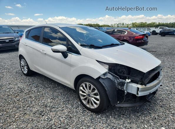 3FADP4FJ7JM143648 2018 FORD FIESTA White Front right