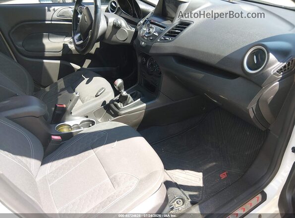 3FADP4GXXJM107777 2018 FORD FIESTA White Вид салону спереду