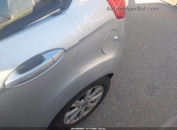 3FADP4TJ2GM101062 2016 FORD FIESTA Silver Widok z przodu