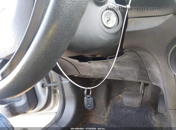3FADP4TJ2GM101062 2016 FORD FIESTA Silver Widok deski rozdzielczej