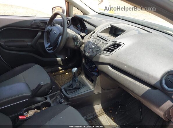3FADP4TJ3HM146366 2017 FORD FIESTA White Widok wnętrza z przodu