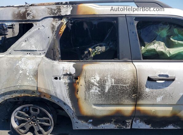 3FMCR9B65RRF64731 2024 FORD BRONCO White Widok wnętrza z tyłu