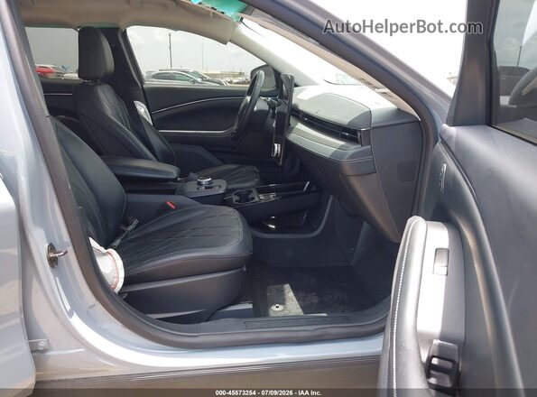 3FMTK1R4XRMA15923 2024 FORD MUSTANG MACH-E Light Blue Front interior view