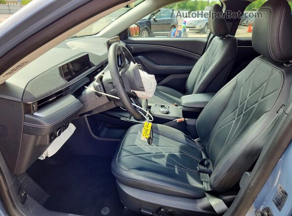 3FMTK1RM8PMA17618 2023 FORD MUSTANG Синий Вид салона спереди