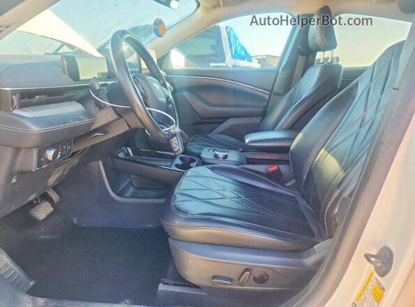 3FMTK1SS0MMA49077 2021 FORD MUSTANG Белый Вид салона спереди