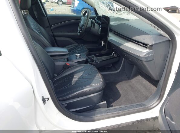 3FMTK2R73MMA36492 2021 FORD MUSTANG MACH-E White წინა სალონის ხედი