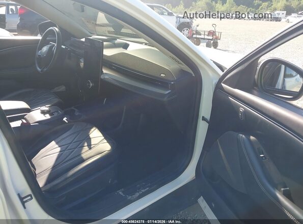 3FMTK2R78MMA30137 2021 FORD MUSTANG MACH-E Белый Вид салона спереди