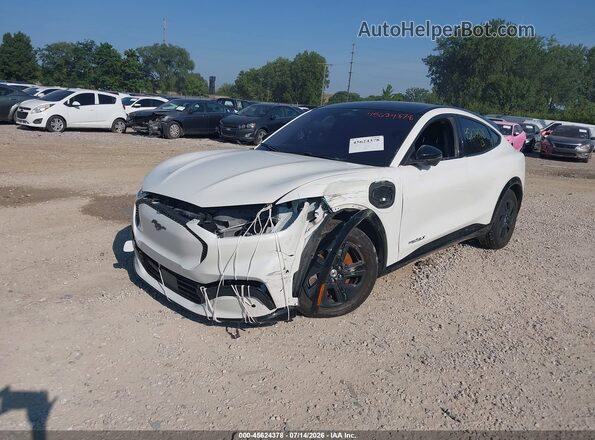 3FMTK2R78MMA30137 2021 FORD MUSTANG MACH-E Белый Передняя левая четверть
