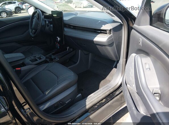 3FMTK3R78SMA33672 2025 FORD MUSTANG MACH-E Черный Вид салона спереди