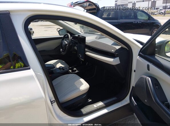 3FMTK3RM2MMA25107 2021 FORD MUSTANG MACH-E White Front interior view