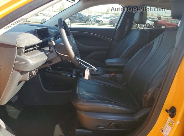 3FMTK3RM8PMA31725 2023 FORD MUSTANG Yellow Vista interior delantera