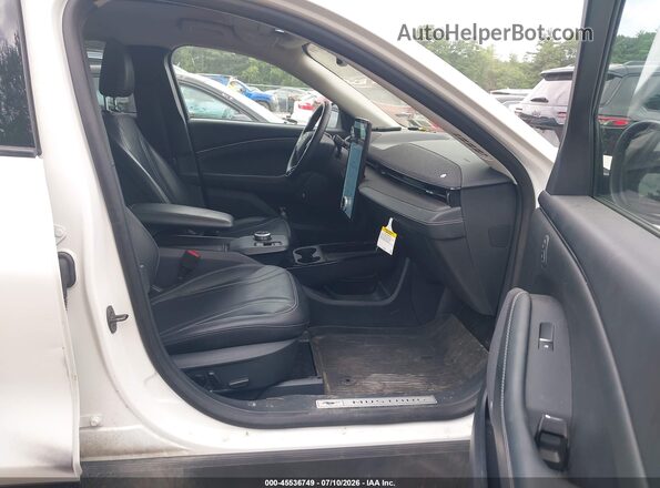 3FMTK3SS4MMA24548 2021 FORD MUSTANG MACH-E White Front interior view