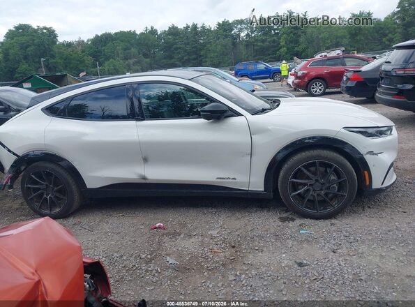 3FMTK3SS4MMA24548 2021 FORD MUSTANG MACH-E White 360 interior view