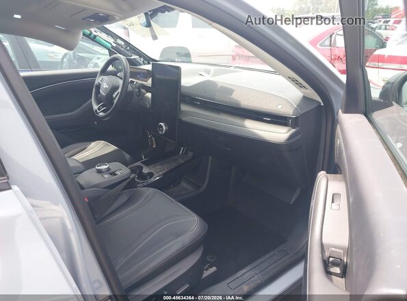 3FMTK3SU0RMA11479 2024 FORD MUSTANG MACH-E Blue Widok wnętrza z przodu